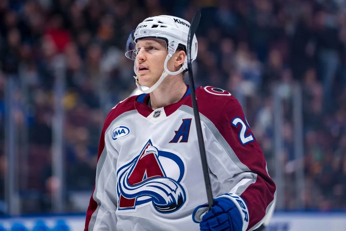 Colère au Colorado: Nathan MacKinnon voit rouge