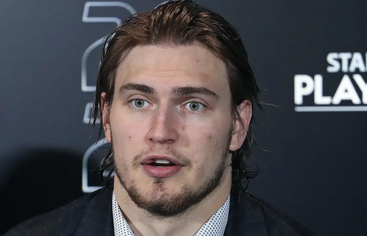 Matthew Knies à Montréal : Un cauchemar contractuel pour Toronto