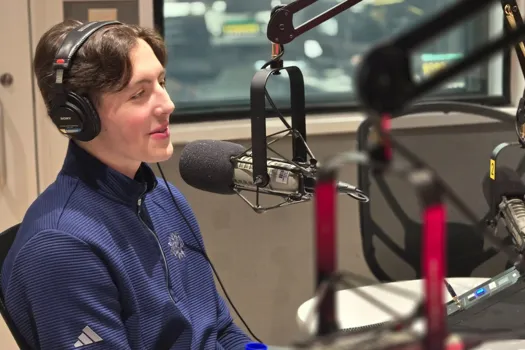 Caleb Desnoyers s’effondre sur la glace de Rimouski