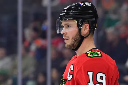Excitation à Montréal: Jonathan Toews se rapproche du Canadien
