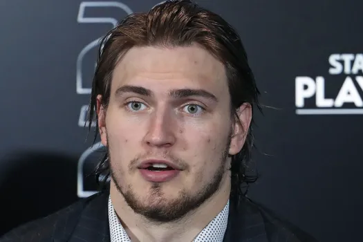 Matthew Knies à Montréal : Un cauchemar contractuel pour Toronto