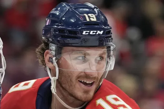 Matthew Tkachuk accompagné d’un garde du corps: Toronto veut sa tête