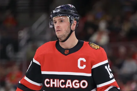 Signature à Montréal : Jonathan Toews fait trembler les ondes