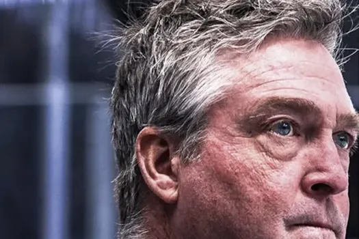 Une nuit agitée pour Patrick Roy: Québec décidera de sa sentence