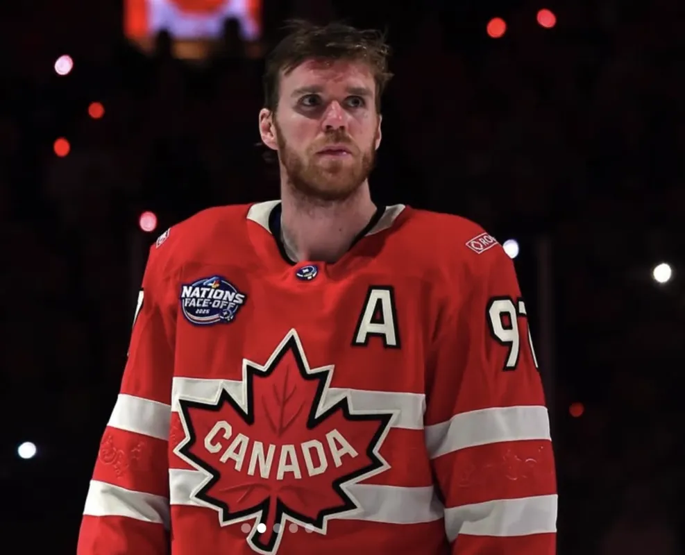 Honte publique en Floride: Connor McDavid voit rouge