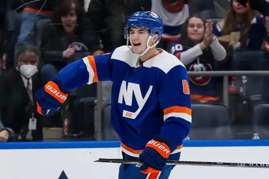 Colère noire à TVA Sports: un journaliste détruit Noah Dobson