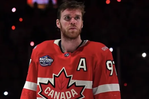 Honte publique en Floride: Connor McDavid voit rouge