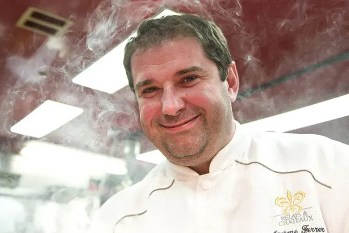 Le Centre Bell sous le choc: un chef cuisinier Michelin dans de beaux draps