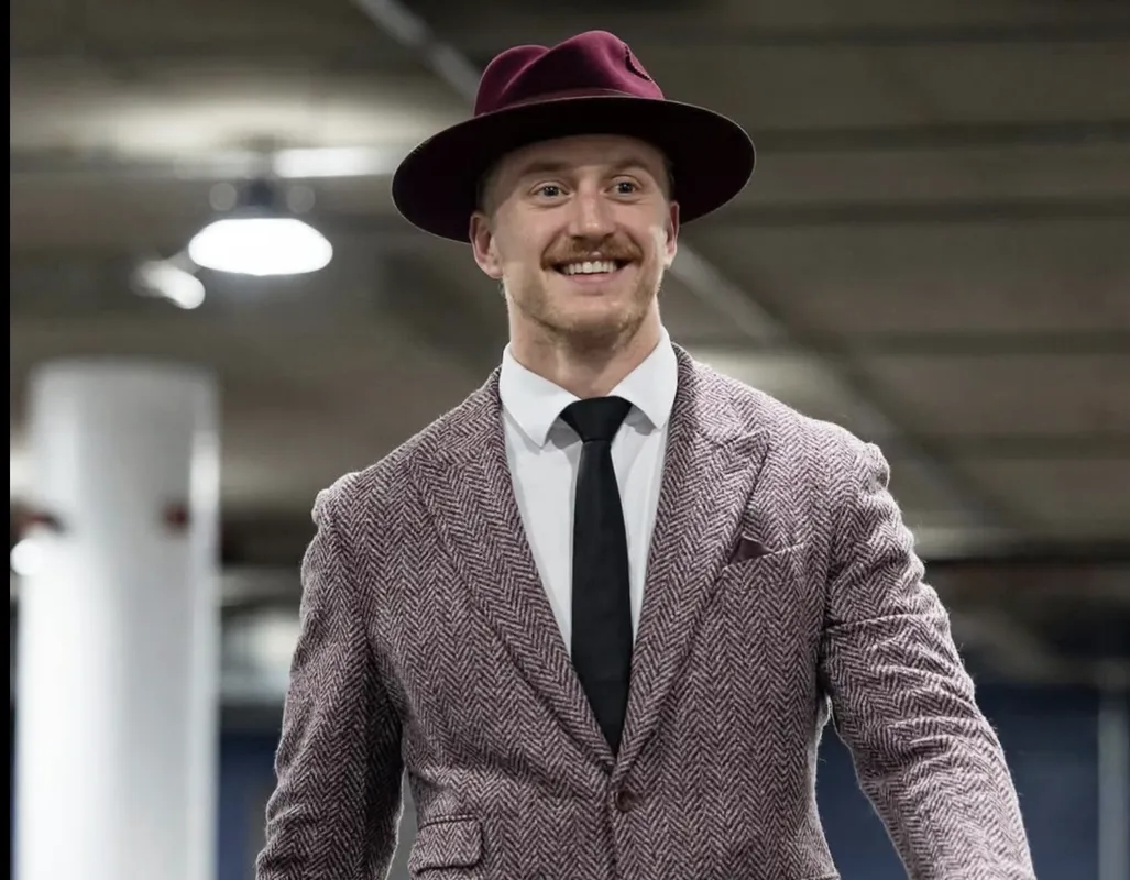 Michael Pezzetta s'effondre à Toronto