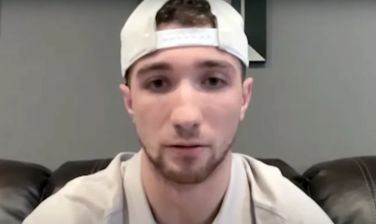 Panique à St. Louis : Logan Mailloux enfoncé dans la fosse aux serpents