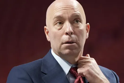 Crise identitaire dans le vestiaire: Kent Hughes est averti