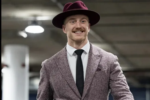 Michael Pezzetta s'effondre à Toronto