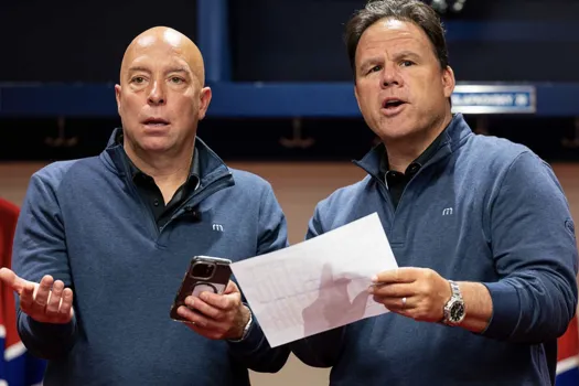 Coup de circuit à Chicago: Kent Hughes et Jeff Gorton écrivent l'histoire