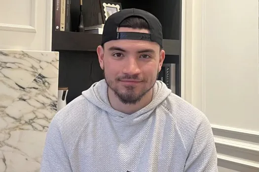 Derrière le sourire : Nick Suzuki reçoit une consigne troublante