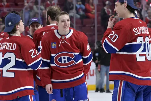 Facture salée pour Lane Hutson: Juraj Slafkovsky et Cole Caufield sans pitié