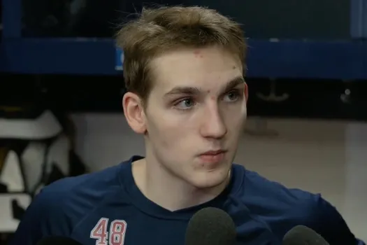 Honte nationale au Minnesota: Lane Hutson abandonné par son DG