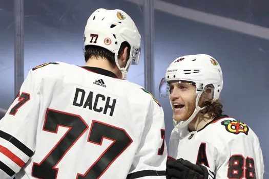 Patrick Kane humilie Kirby Dach : le vestiaire de Chicago n’a jamais oublié
