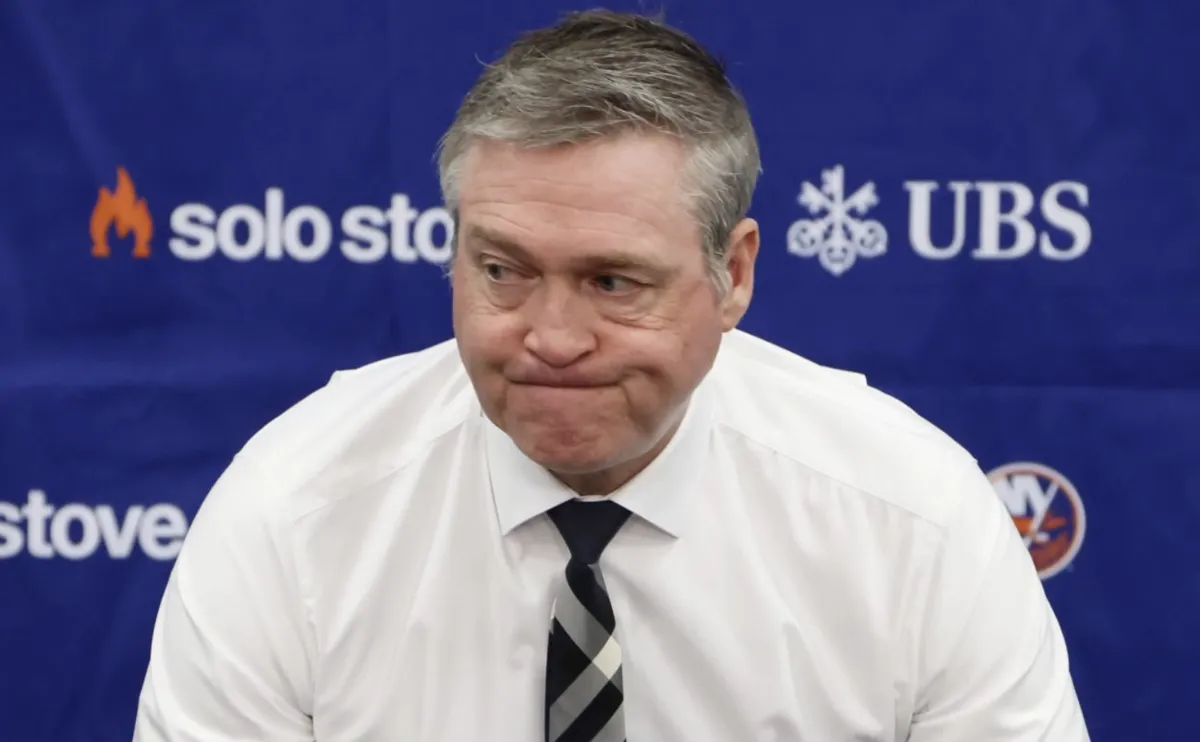 Commotion dans le vestiaire des Islanders : Patrick Roy est dans l'eau chaude