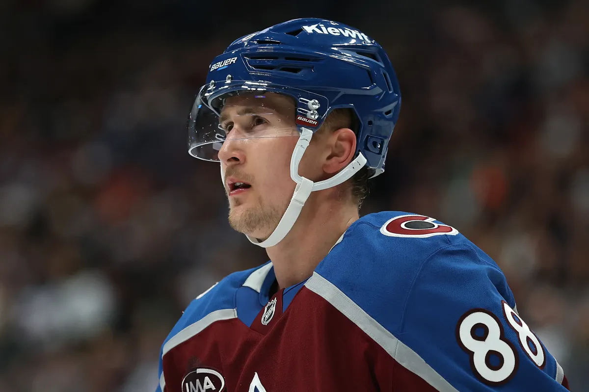 Demande de transaction: Kent Hughes parle au Colorado