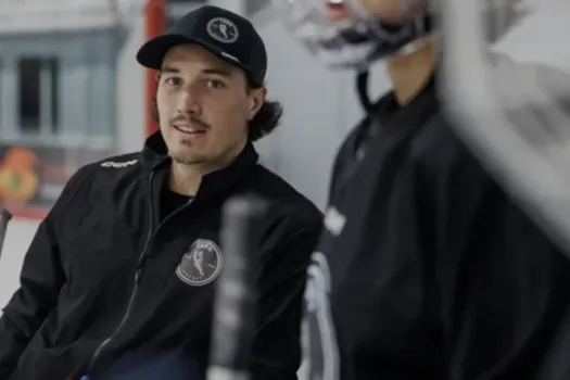Moment touchant au centre Bell: Rafaël Harvey-Pinard sur un nuage