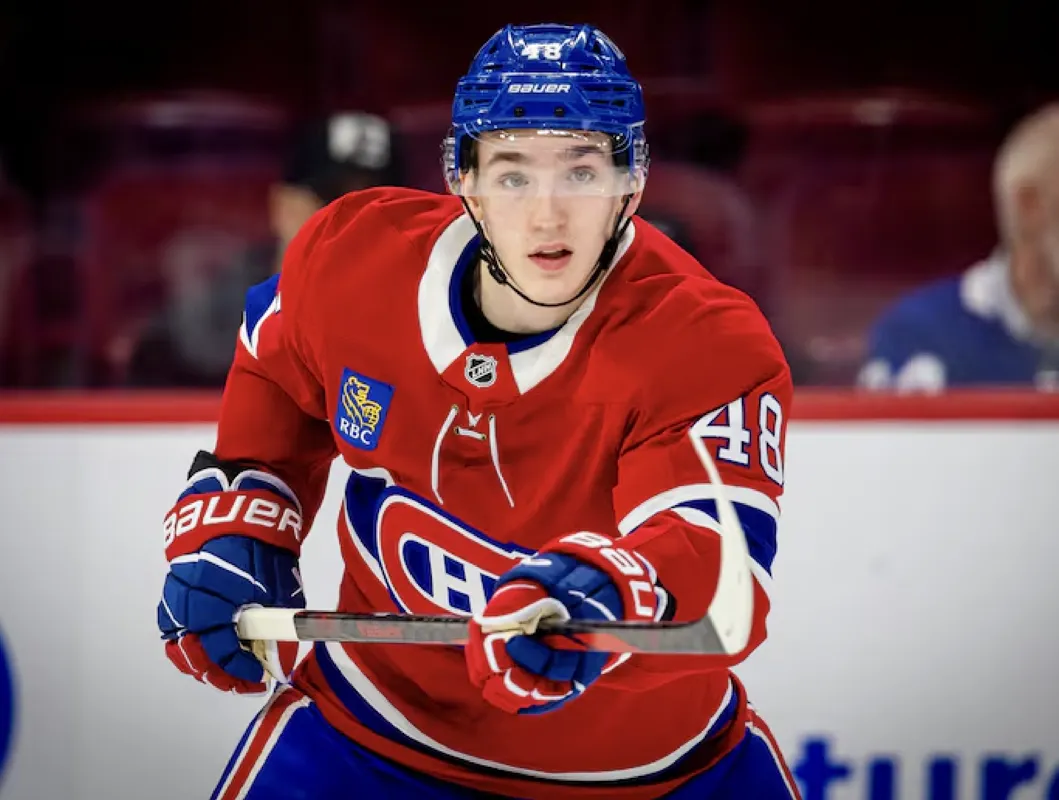 10,587 millions par année: Lane Hutson s'est fait avoir