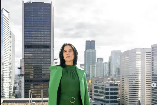 Colère noire au Centre Bell: Valérie Plante abandonne Geoff Molson