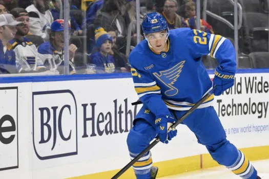 Logan Mailloux s’effondre à Calgary: commotion sur le banc