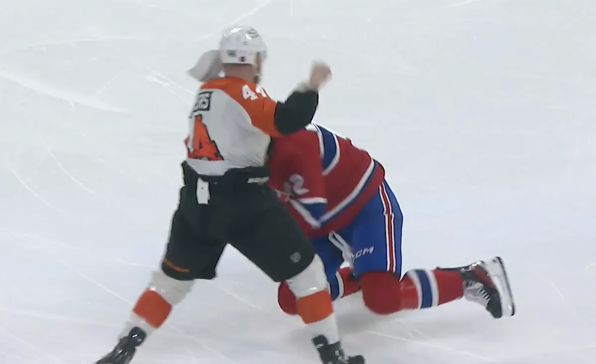 Correction au Centre Bell: Arber Xhekaj plie les genoux contre Nicolas Deslauriers