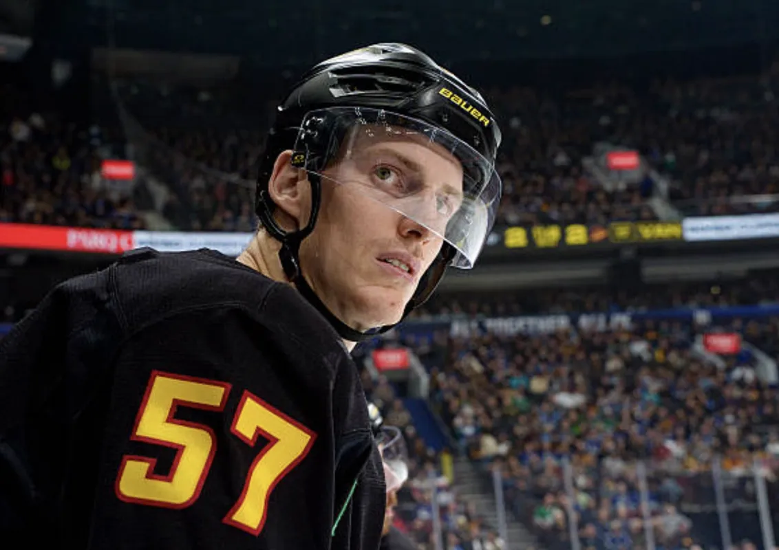 Kent Hughes flaire l’aubaine : Tyler Myers pourrait tomber du ciel à Montréal