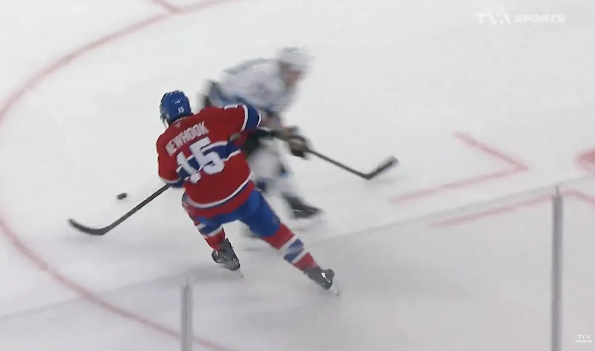 La feinte de l'année: Alex Newhook fait exploser le Centre Bell