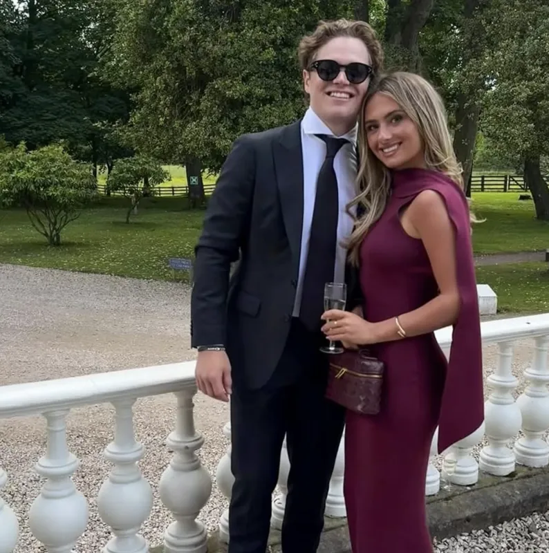 L'amoureuse de Cole Caufield a tout changé: Samantha frappe sans prévenir