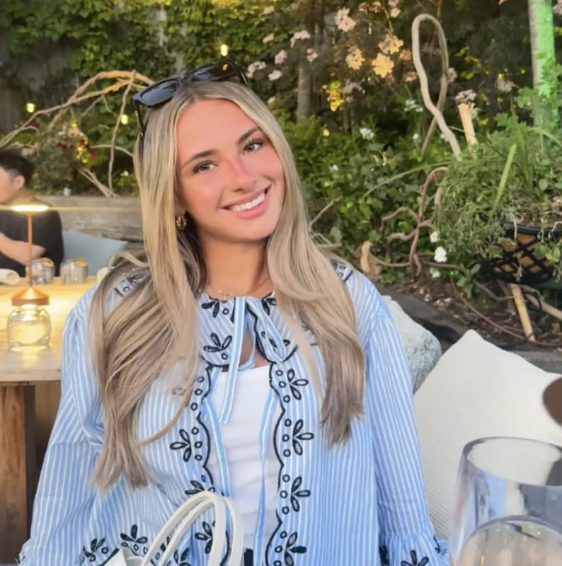 L'amoureuse de Cole Caufield a tout changé: Samantha frappe sans prévenir