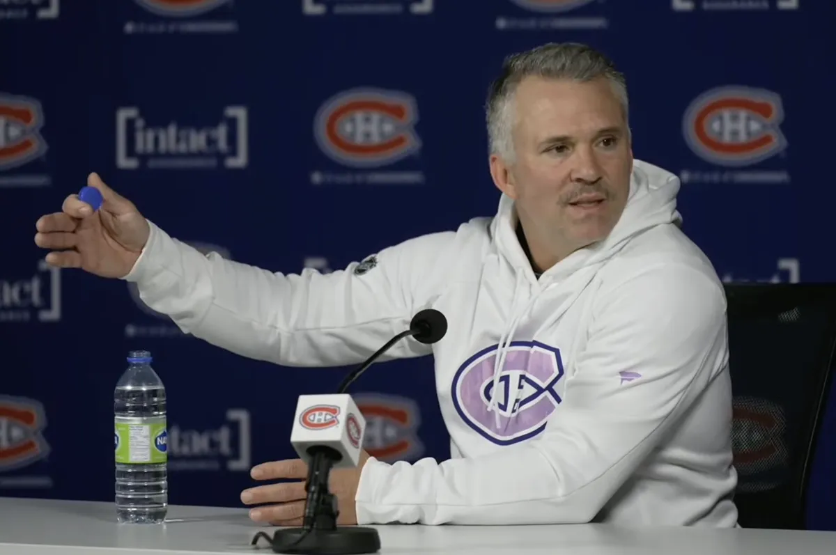 Martin St-Louis perd le fil : un discours incohérent qui fait sourciller les journalistes