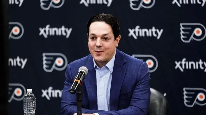 Quinn Hughes à Philadelphie: Daniel Brière soupçonné de maraudage