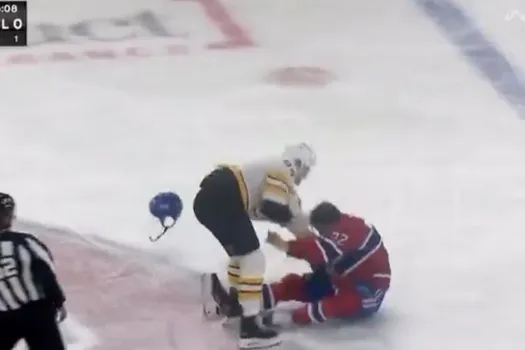 Correction au Centre Bell: Arber Xhekaj sur le derrière après une droite dévastatrice