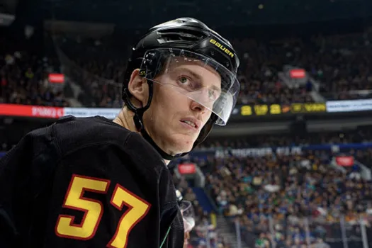 Kent Hughes flaire l’aubaine : Tyler Myers pourrait tomber du ciel à Montréal