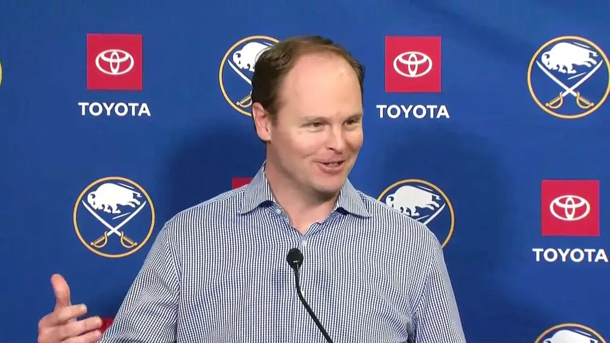 Congédiement à Buffalo: le pire DG de l'histoire de la LNH écarté