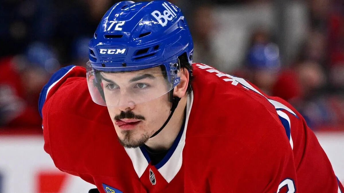 Curiosité sur la galerie de presse: le recruteur-patron des Flames au Centre Bell