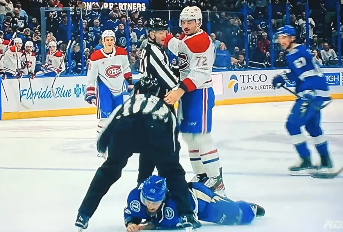 Uppercut dévastateur: Arber Xhekaj assomme son ennemi