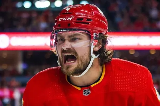 Acquisition d'un défenseur: Kent Hughes change son plan