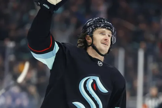 Arber Xhekaj dans l'association ouest: ça chauffe entre Montréal et Seattle