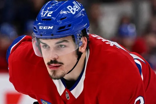 Curiosité sur la galerie de presse: le recruteur-patron des Flames au Centre Bell