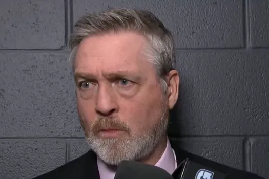 Geste de violence extrême au centre de la glace : Patrick Roy défend l’inacceptable
