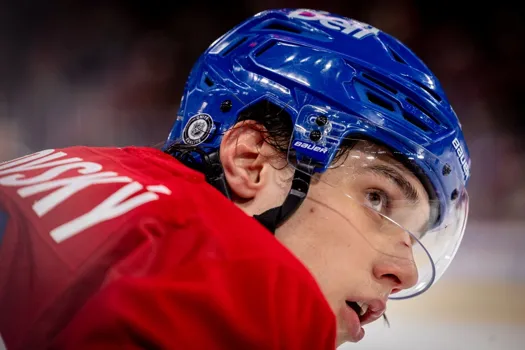 Juraj Slafkovsky muté au centre: la presse lance une bombe médiatique