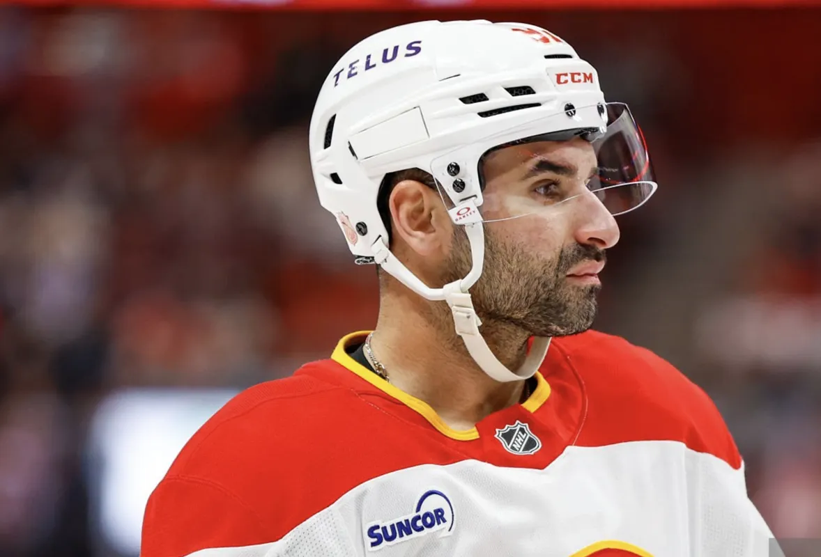 Kirby Dach à Calgary: Kent Hughes répond aux rumeurs