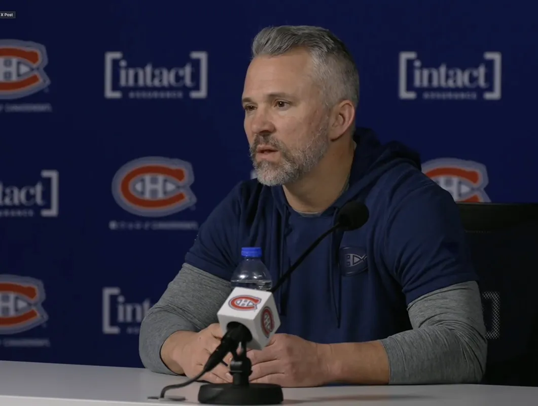 Mépris incarné: Martin St-Louis attaque un journaliste verbalement