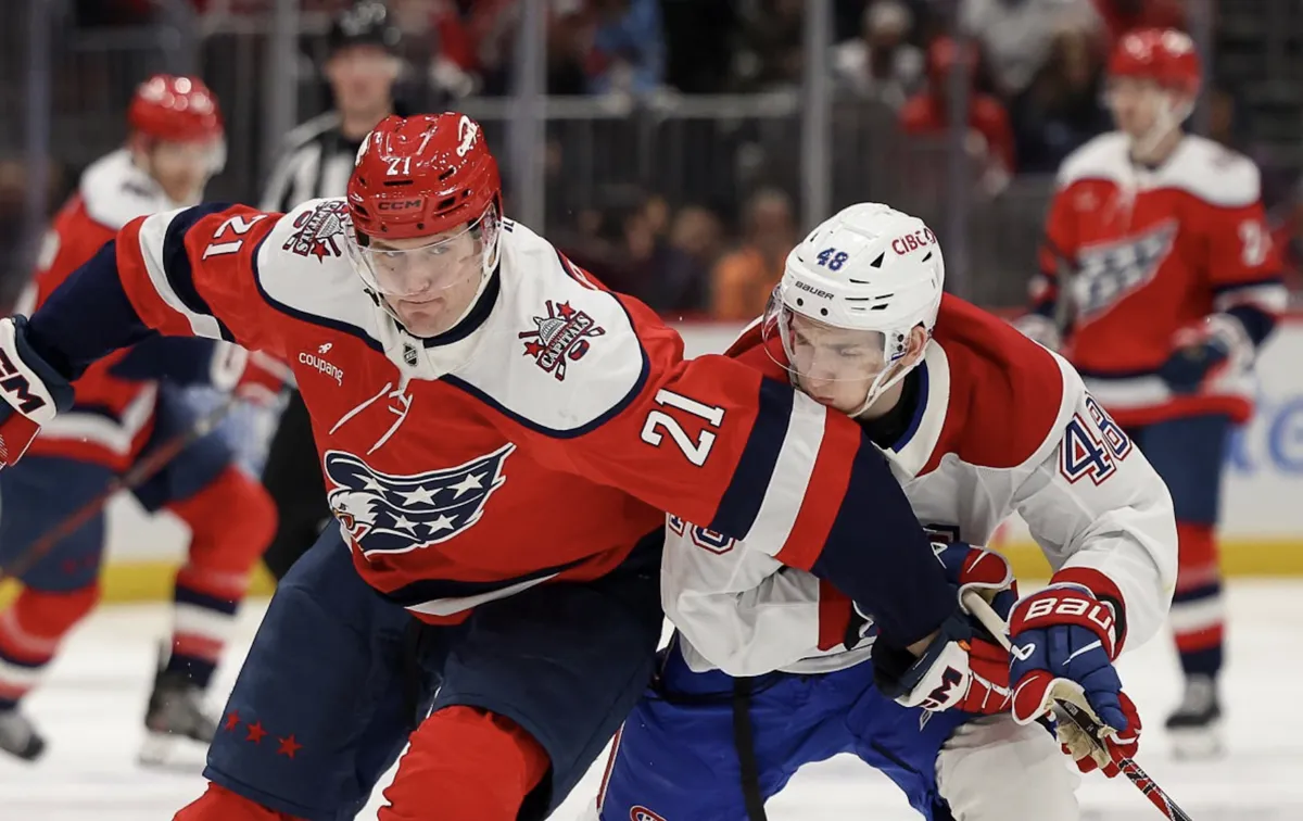 Moment difficile pour Lane Hutson: le prodige visé par ses coéquipiers