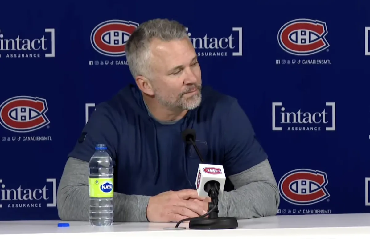 Silence dans la salle de presse: Martin St-Louis dégoûté par Hockey Québec