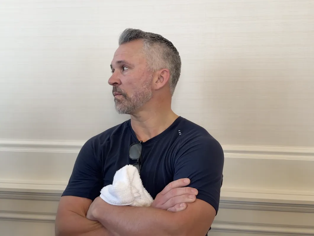 Tension à l'hôtel: Martin St-Louis sort du gym irrité