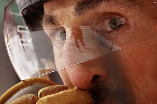 Bagarre sur la glace: Brad Marchand se cache de Brendan Gallagher